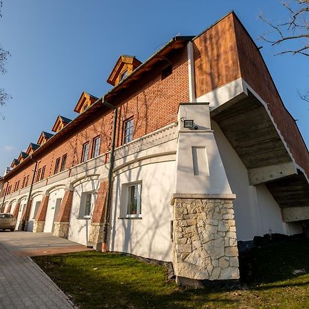 Hotel Vinnica ヴィエリチカ エクステリア 写真